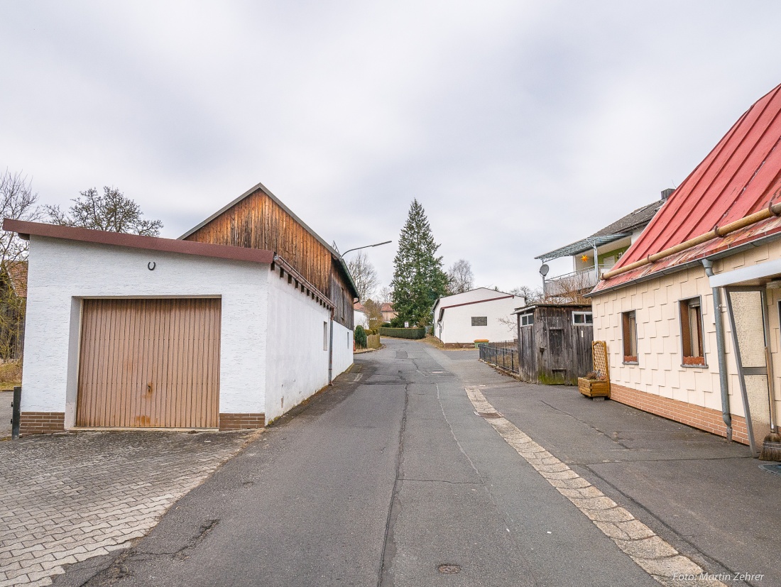 Foto: Martin Zehrer - Ortsmitte Schönreuth - die Straße zum Anzenstein hoch...<br />
<br />
1. Frühlingsradtour am 11. März 2018<br />
<br />
Von Kemnath, Neusteinreuth, Schönreuth, Köglitz, Atzmannsberg, Neuenre 