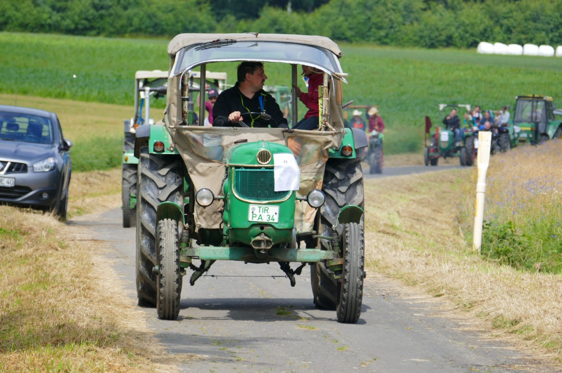 Foto: Martin Zehrer - Traktortreffen 2016 in Oberwappenöst<br />
Trotz Regen am Vormittag kamen an diesem Sonntag ca. 120 Oldtimer-Bulldogs und unzählige Besucher. Zum Mittag hin klarte das Wetter  