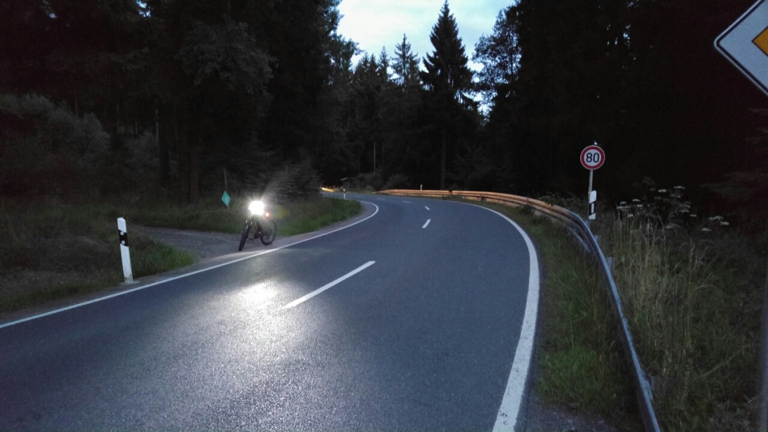 Foto: Martin Zehrer - Neues vom E-Bike...<br />
<br />
Geschafft ohne Nachladung. Oben, auf dem Kamm der Alm angekommen. Heute mußte das E-Bike das Auto komplett ersetzen. Die Fahrt zur Arbeitsstätte un 