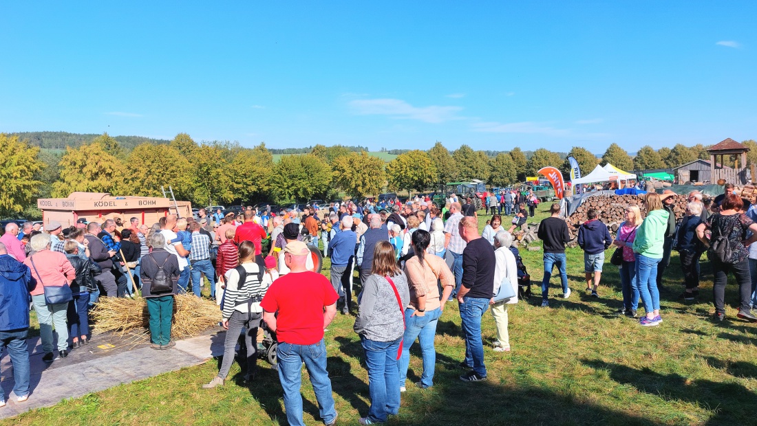 Foto: Martin Zehrer - Tausende Besucher pilgerten zum Neualbenreuther Kartoffelfest...<br />
Ein wunderschöner 1. Oktober 2023! 