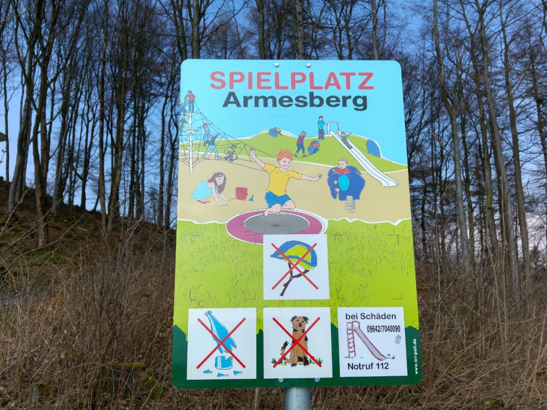 Foto: Martin Zehrer - Kinderspielplatz Schild auf dem Armesberg 