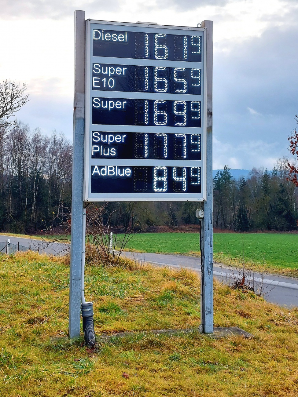 Foto: Martin Zehrer - Sprit-Preise in Neusorg am 6. Januar 2024<br />
<br />
Benzin<br />
Diesel<br />
Super 