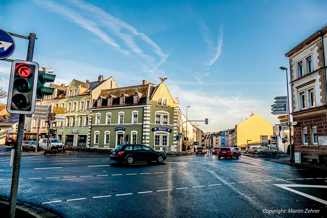 Foto: Martin Zehrer - Wer findet den Adler auf dem Dach? Kreuzung in Marktredwitz... 