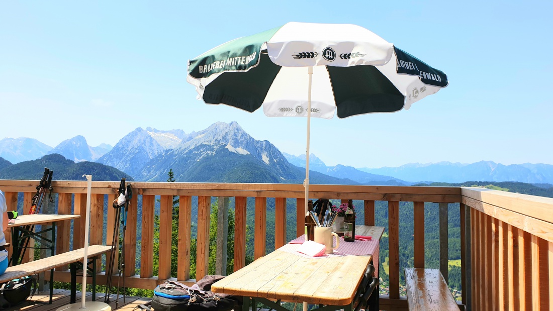 Foto: Martin Zehrer - Die Aussicht von der Mittenwalder Hütte aus.<br />
Überall Berge... 