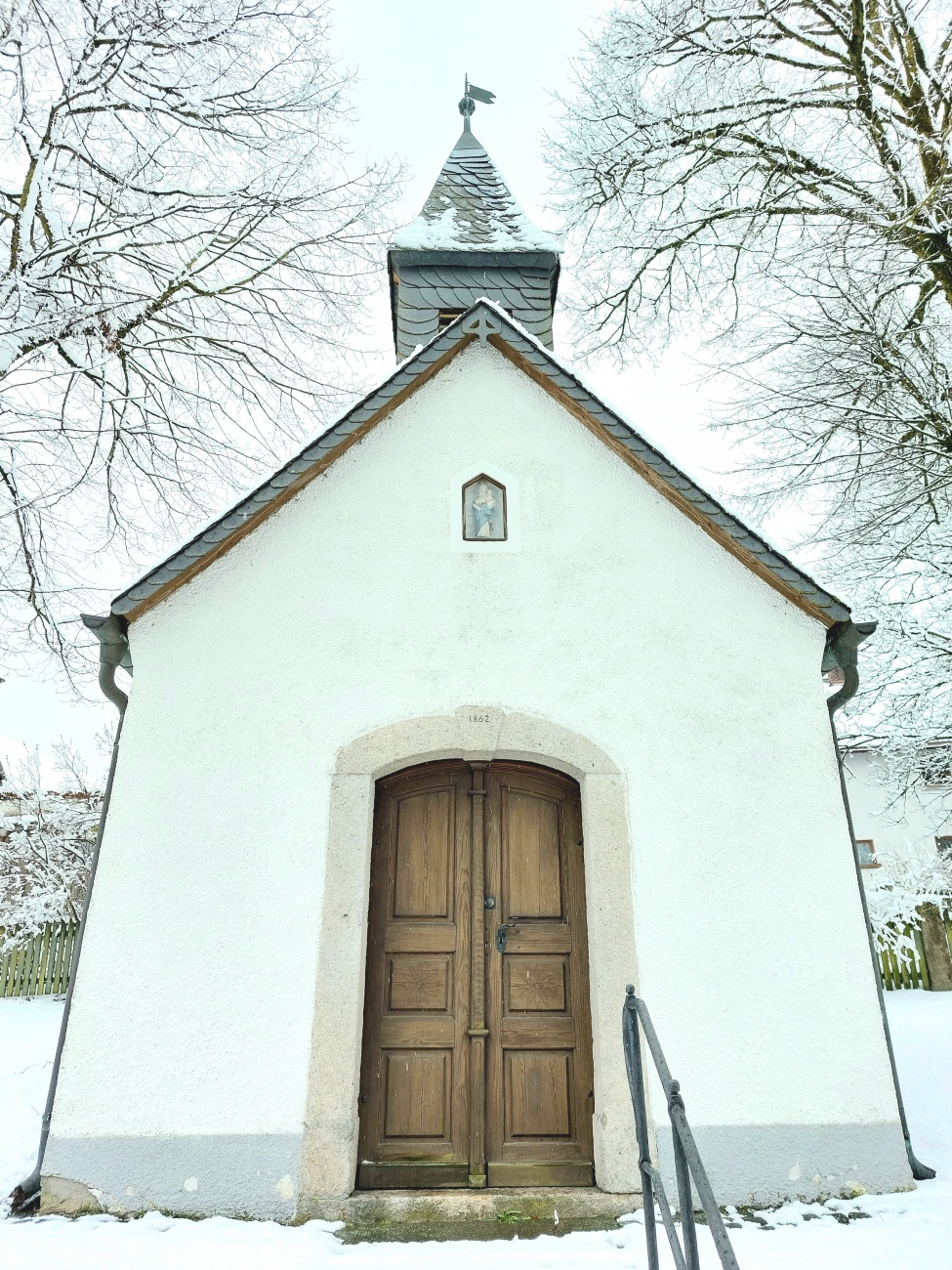 Foto: Martin Zehrer - Frühlingswanderung von Frankenreuth aus hoch nach Ölbrunn zum Scherm bzw. Zur Schönen Aussicht.<br />
Das Wetter war durchwachsen.<br />
Ca. 7 cm Schnee.<br />
Beim Rauflaufen, Bewölkt, 