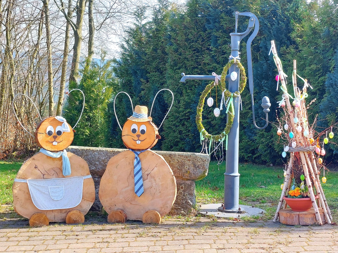 Foto: Martin Zehrer - Osterhasen in Erdenweis... 