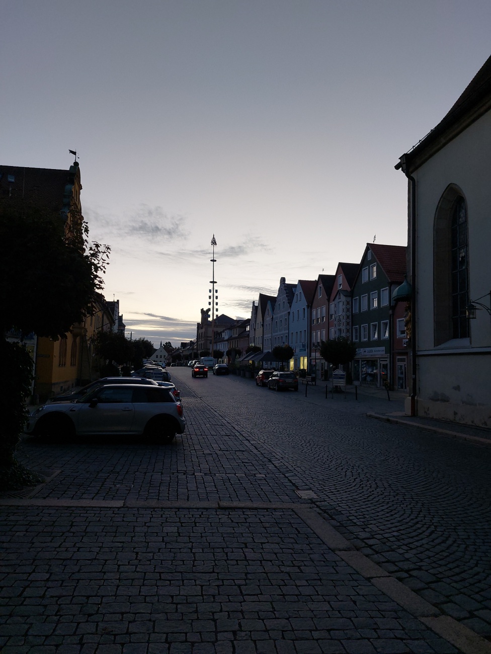 Foto: Martin Zehrer - Der historische Stadtplatz von Kemnath bietet eine facettenreiche Kulisse, die sowohl Architektur als auch Atmosphäre miteinander verbindet. <br />
<br />
Die gepflasterten Straßen 