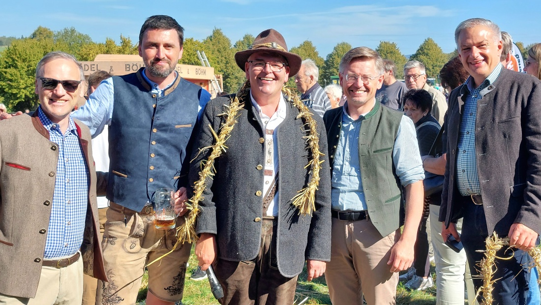 Foto: Martin Zehrer - Fröhlich unterwegs... Neualbenreuther Kartoffelfest... 