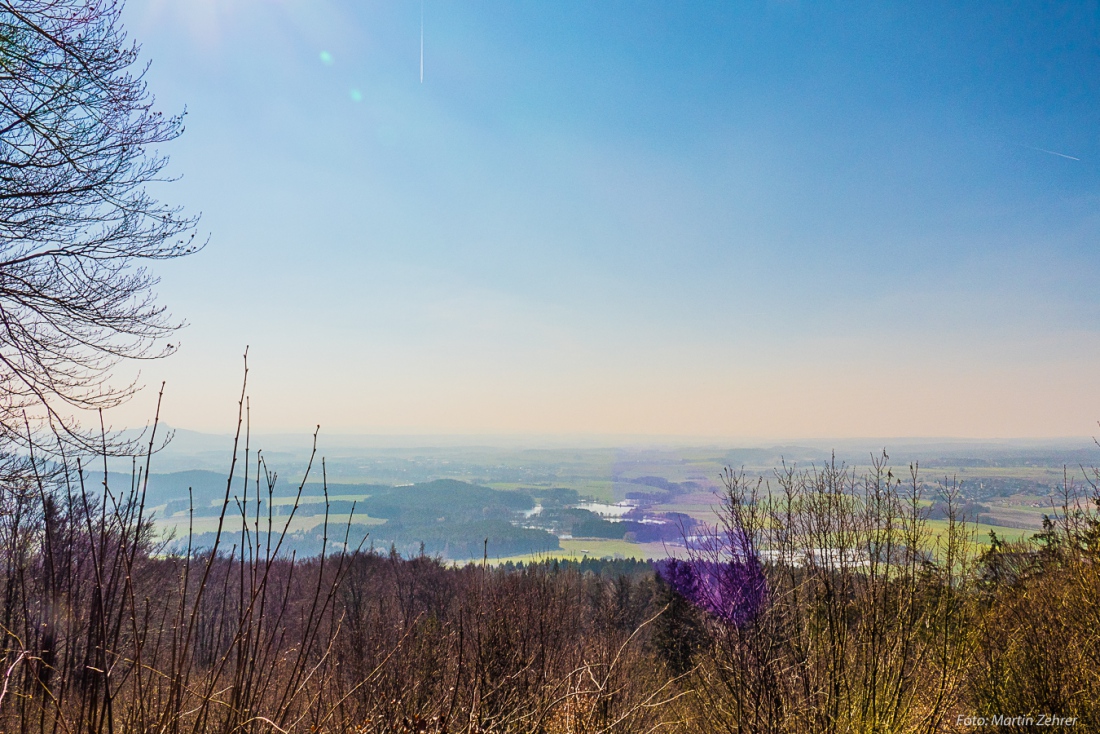 Foto: Martin Zehrer - Etwas trübe, aber herrlich - Aussicht vom Armesberg aus übers Land...<br />
<br />
Samstag, 23. März 2019 - Entdecke den Armesberg!<br />
<br />
Das Wetter war einmalig. Angenehme Wärme, str 