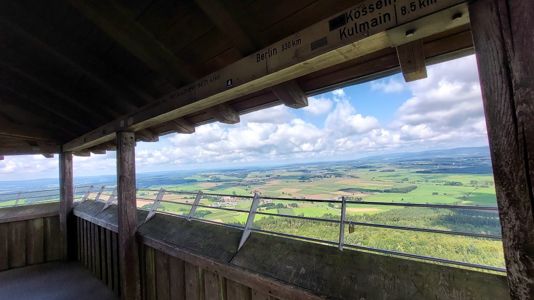 Foto: Martin Zehrer - Auf dem Aussichtsturm auf dem Rauhen Kulm...<br />
Phantastische Aussicht rundherum... 