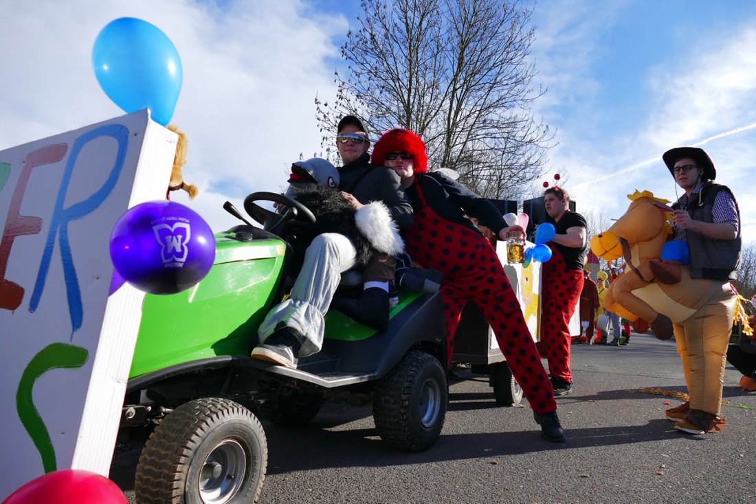 Foto: Martin Zehrer - 44. Faschingszug durch Waldeck am 7. Februar 2016!<br />
<br />
Tanzen, lachen und Gaudi machen ;-)<br />
<br />
Viele Gaudiwagen und unzählige Besucher trafen in Waldeck aufeinander.<br />
Die M 