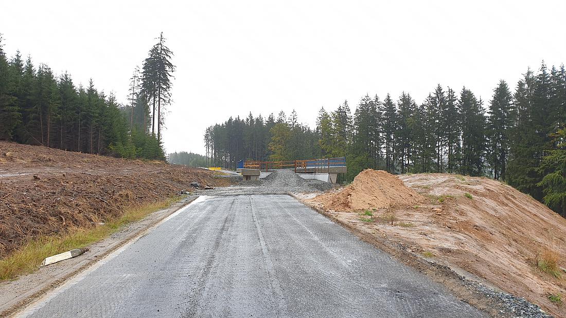 Foto: Martin Zehrer - Straßenbau-Projekt am hessenreuther Berg, auch Abspann genannt.<br />
Enorme Erdbewegungen werden hier unternommen und große Bauwerke gesetzt um den Ausbau der Strasse voranzu 