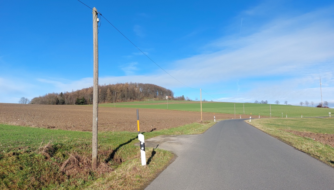 Foto: Martin Zehrer - Frühlingswetter im Januar!!!<br />
<br />
Die Straße von Godas aus hoch zum Armesberg.<br />
Das Wetter war der Hammer.<br />
 