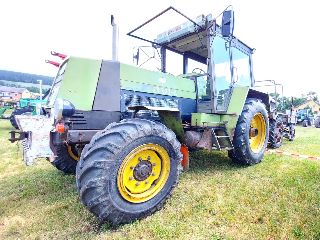 Foto: Martin Zehrer - Ein Fortschritt ZT 323...<br />
<br />
Einst Schlepper in der DDR, heute auf dem Oldtimertreffen in Feilersdorf angetroffen. 