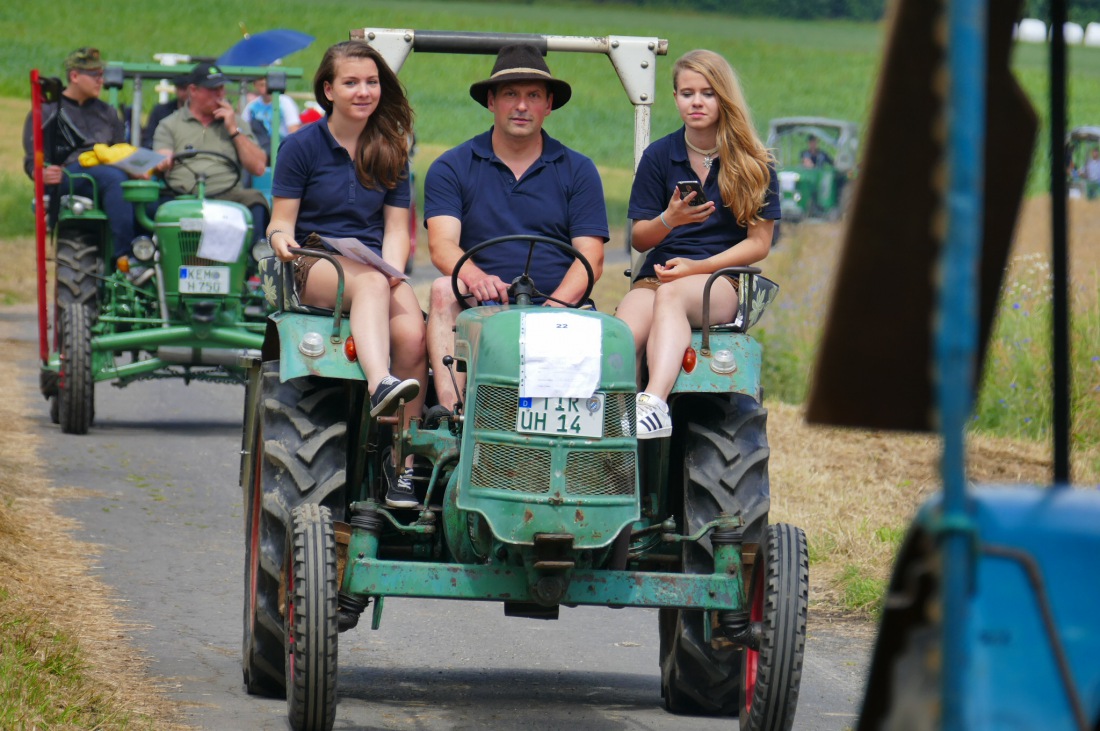 Foto: Martin Zehrer - Traktortreffen 2016 in Oberwappenöst<br />
Trotz Regen am Vormittag kamen an diesem Sonntag ca. 120 Oldtimer-Bulldogs und unzählige Besucher. Zum Mittag hin klarte das Wetter  