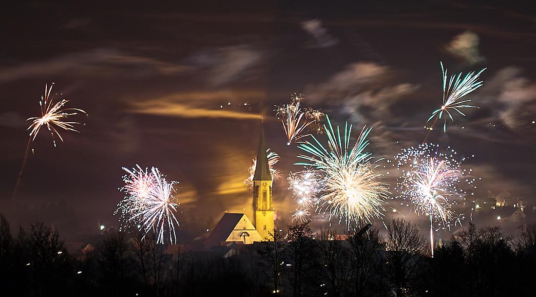 Foto: Martin Zehrer - Kemnather Kirchturm im Feuerwerk...<br />
<br />
Happy New Year!!!<br />
<br />
Sylvester 2019-2020 ;-) 