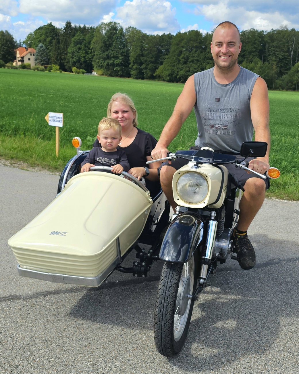 Familien-Ausflug mit dem MZ-Gespann...