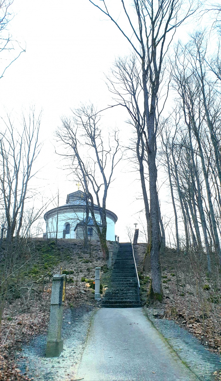 Foto: Martin Zehrer - Frühjahrsputz auf dem Armesberg... freie Sicht auf die Kirche :-) 