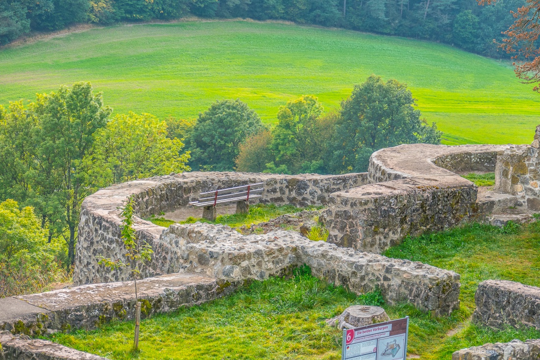 Foto: Martin Zehrer - Ruinen - oben auf dem Schlossberg... 