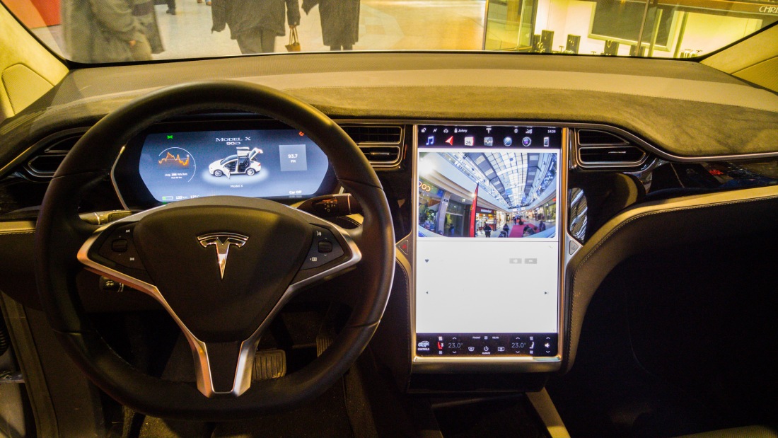 Foto: Martin Zehrer - Tesla Model X<br />
<br />
Der Blick vom Fahrer-Sitz aus ins Cockpit 