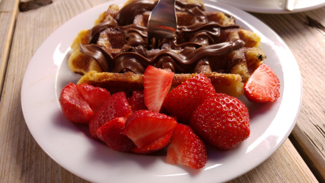 Foto: Martin Zehrer - Café, Waffelerie Edelweiss in Weiden...<br />
<br />
Waffeln mit Erdbeeren und Nutella? Köstlich! 