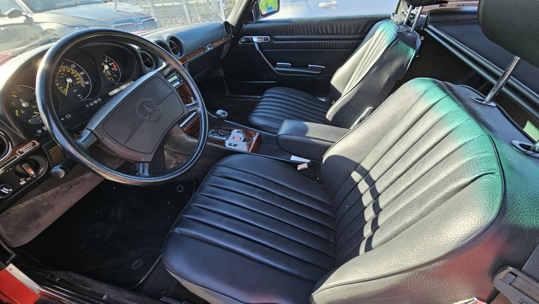 Mercedes 560SL V8 Oldtimer, US-Ausführung, gesehen auf dem Rewe-Parkplatz in Kemnath...

Laut Besitzer wurde dieses wunderschöne Fahrzeug aus den USA importiert und restauriert.