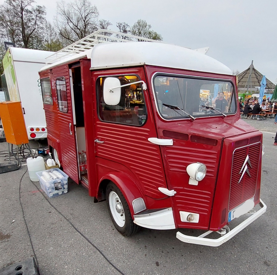 Foto: Martin Zehrer - Ein Citroen Oldtimer auf dem Foodtruck-Festival in Bayreuth... 