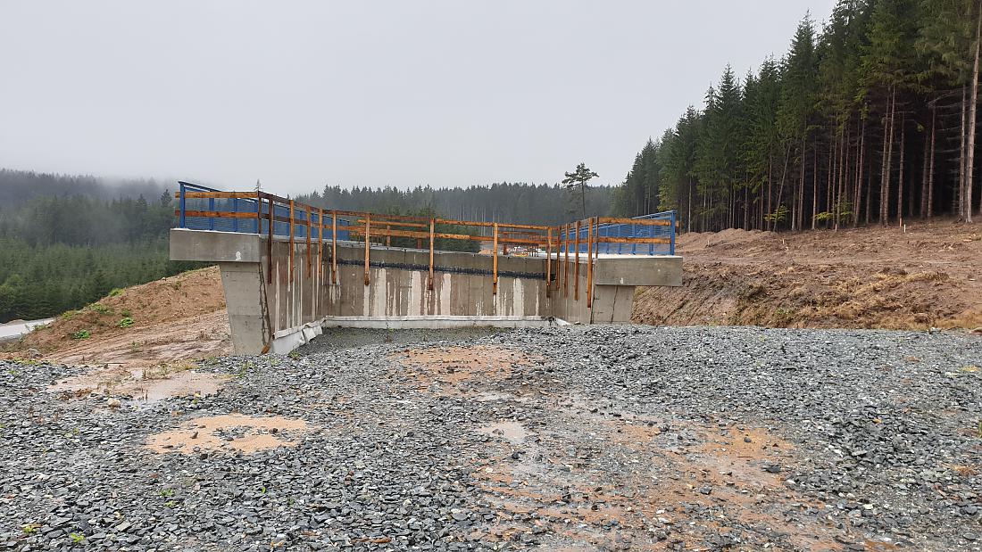 Foto: Martin Zehrer - Straßenbau-Projekt am hessenreuther Berg, auch Abspann genannt.<br />
Enorme Erdbewegungen werden hier unternommen und große Bauwerke gesetzt um den Ausbau der Strasse voranzu 