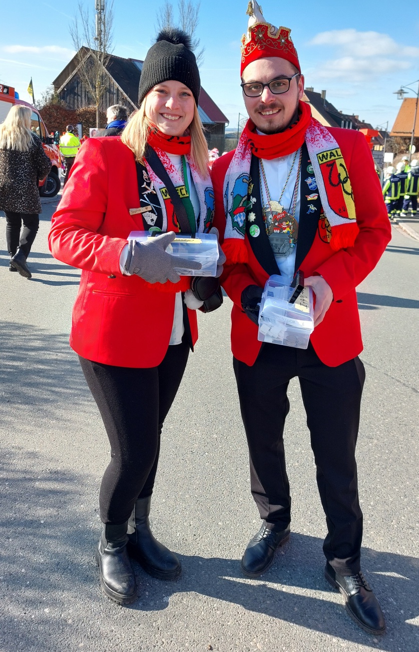 Faschingszug durch Waldeck 2026 - WCV Helau!!!

Am 15. Februar 2026 war es wieder soweit. Tausende Besucher jubelten den Narren zu, das Wetter wurde wie bestellt, wunderschön. Die Sonne strahlte und alle Menschen waren voller Faschings-Laune. WCV Helau!!!!
