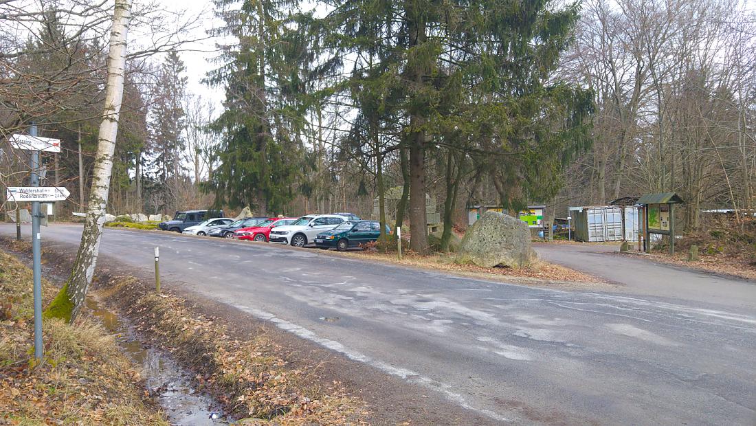 Foto: Martin Zehrer - Wandern zur Kössaine hoch... Am Fuße der Parkplatz. 