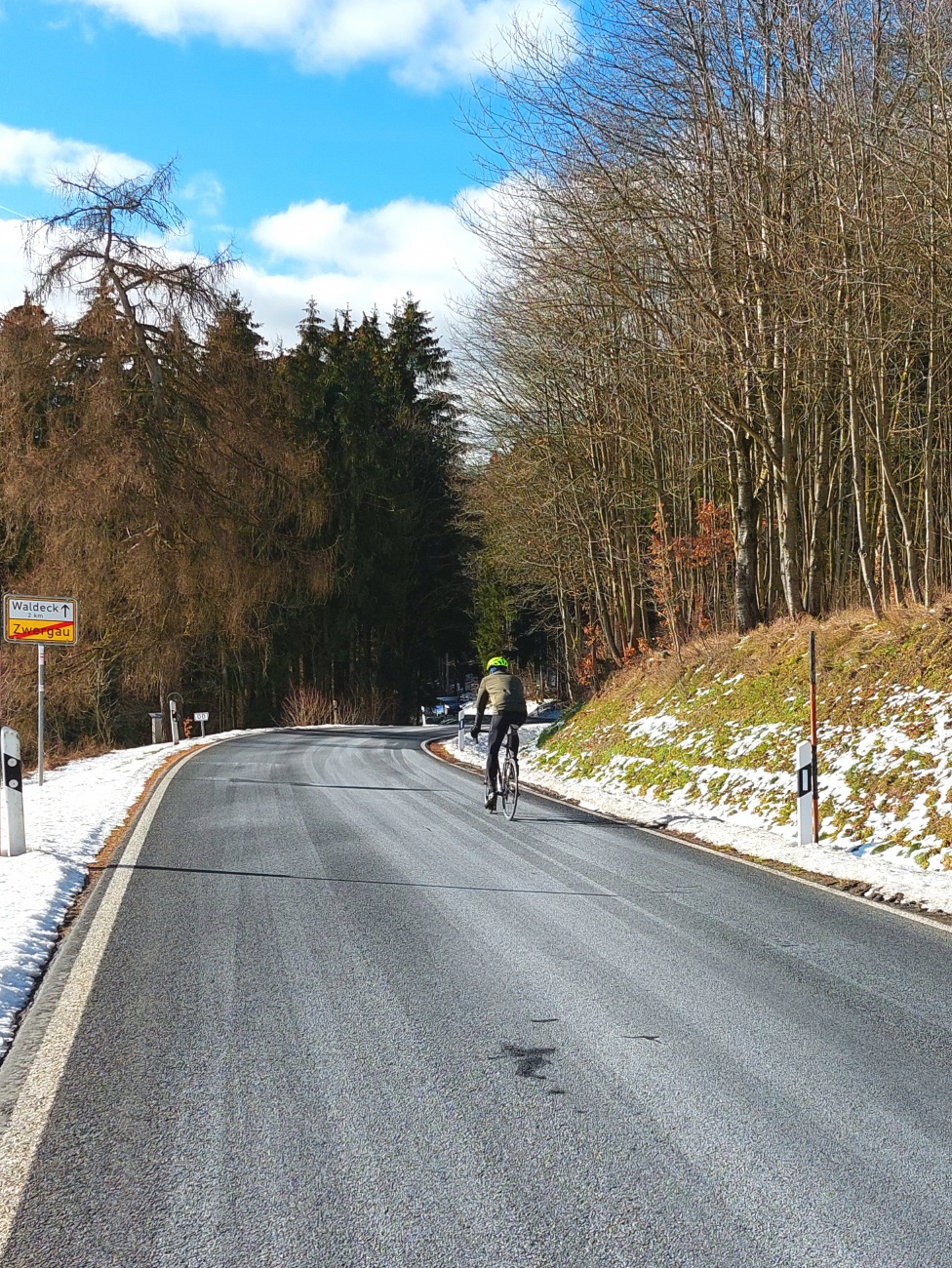 Foto: Martin Zehrer - Mit dem Rennrad bei ca. +2 Grad und Sonne über Zwergau. <br />
 