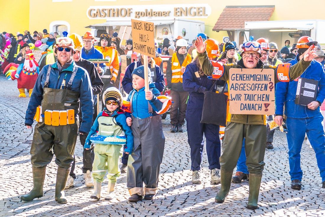 Faschingszug durch Waldeck 2026 - WCV Helau!!!

Am 15. Februar 2026 war es wieder soweit. Tausende Besucher jubelten den Narren zu, das Wetter wurde wie bestellt, wunderschön. Die Sonne strahlte und alle Menschen waren voller Faschings-Laune. WCV Helau!!!!
