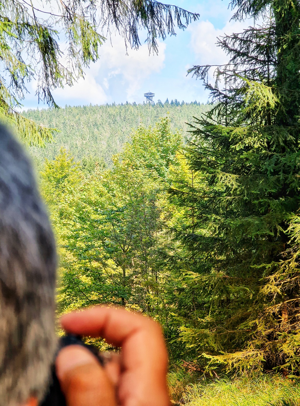 Foto: Jennifer Müller - Wenn der Fotograf beim Fotografieren fotografiert wird ;-)<br />
Der Oberpfalzturm... Das Wahrzeichen des Steinwalds. Von Pfaben aus sind wir heute über das Waldhaus hoch zur  