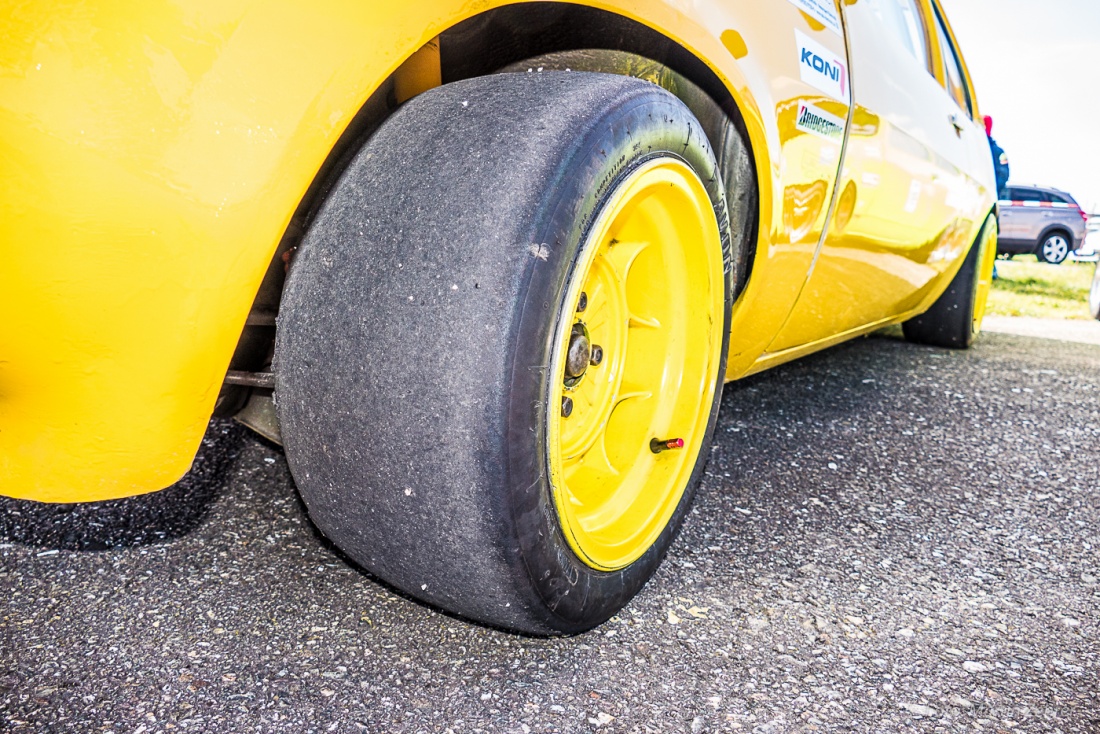 Foto: Martin Zehrer - Boden-Haftung... Die Slicks eines Opel Ascona Slalom-Autos, gesehen beim Flugplatz-Slalom in Speichersdorf 