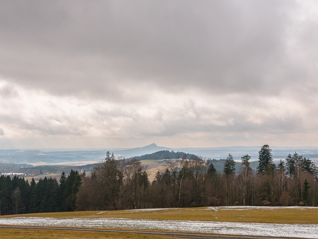 Foto: Martin Zehrer - Wetter am 8. März 2018<br />
Blick von Godas aus über den Anzenstein hin zum Rauhen Kulm... 