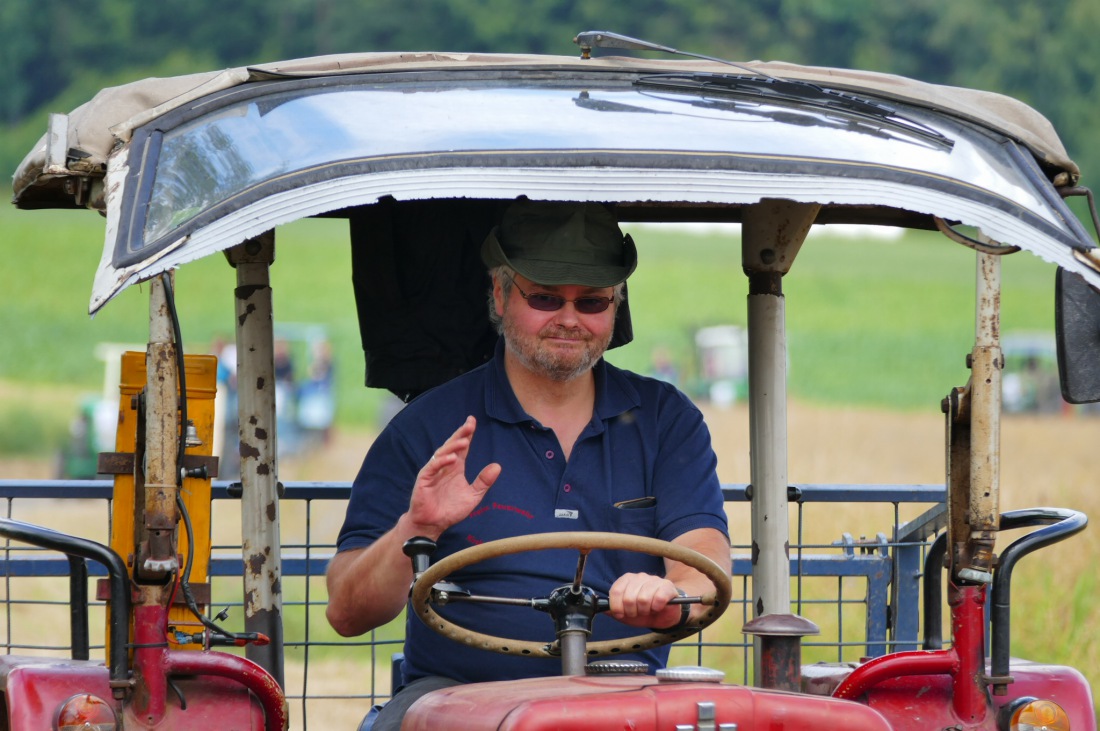 Foto: Martin Zehrer - Traktortreffen 2016 in Oberwappenöst<br />
Trotz Regen am Vormittag kamen an diesem Sonntag ca. 120 Oldtimer-Bulldogs und unzählige Besucher. Zum Mittag hin klarte das Wetter  