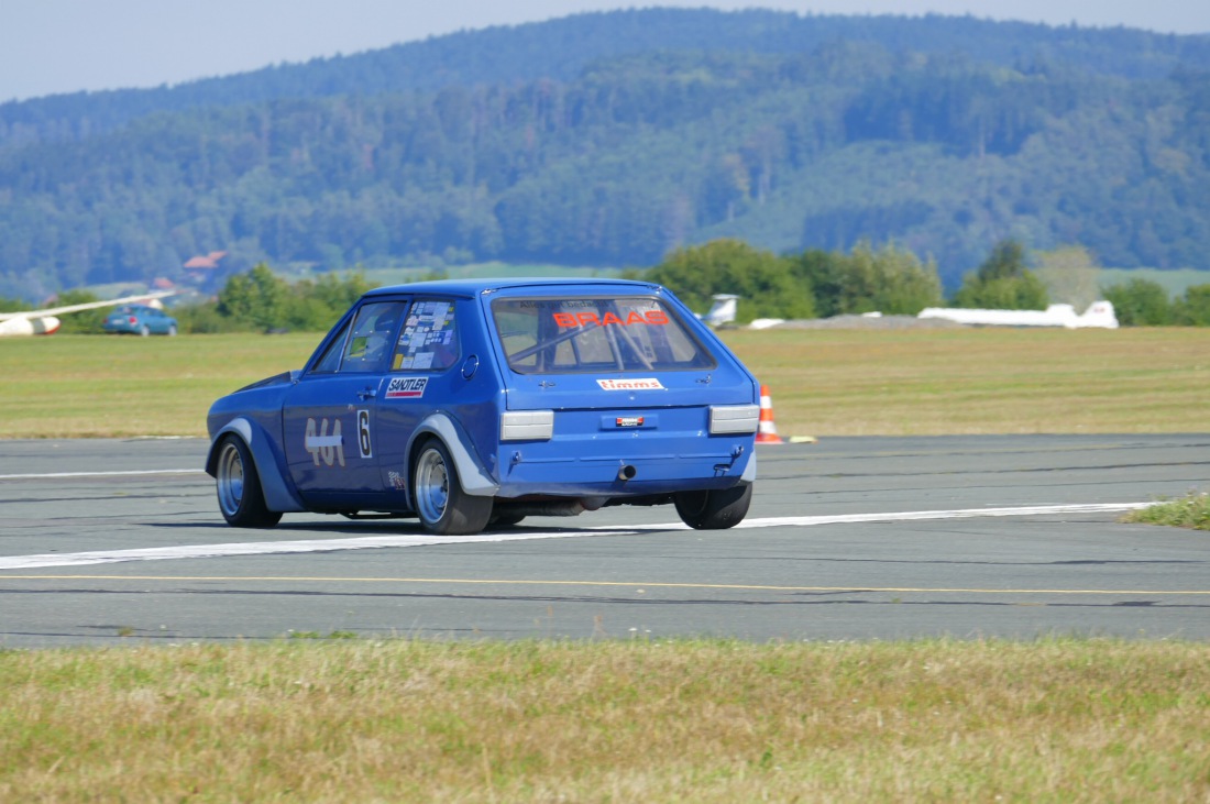 Foto: Martin Zehrer - Los gehts...<br />
<br />
Flugplatz-Slalom des MSC-Sophiental. Bestes Wetter, top Teilnehmer, fairer Motorsport Nähe Bindlach! 