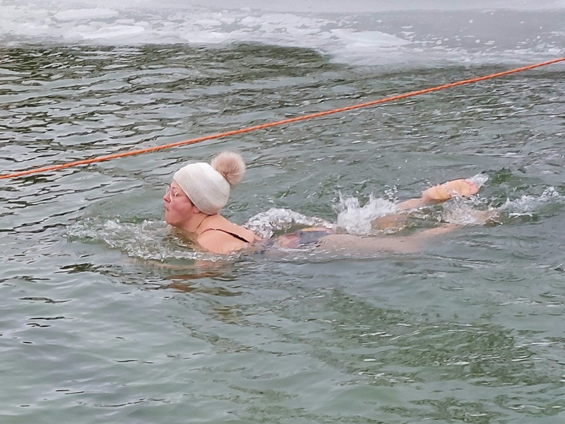 Mutig durchs eiskalte Wasser schwimmen...

Freibad Immenreuth,  Neujahrs-Schwimmen 2026