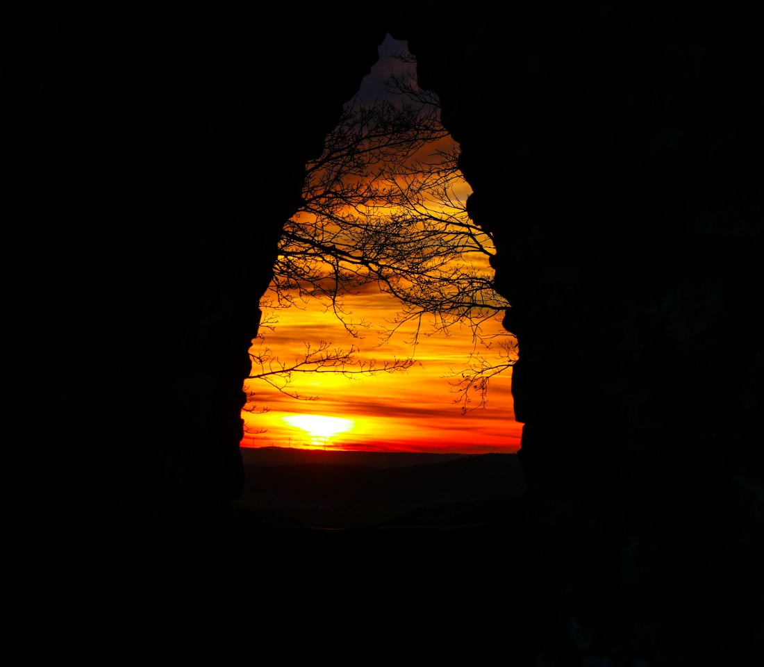 Foto: Martin Zehrer - Ein wunderschöner Sonnenuntergang... Gesehen durchs Tor am Schloßberg... 