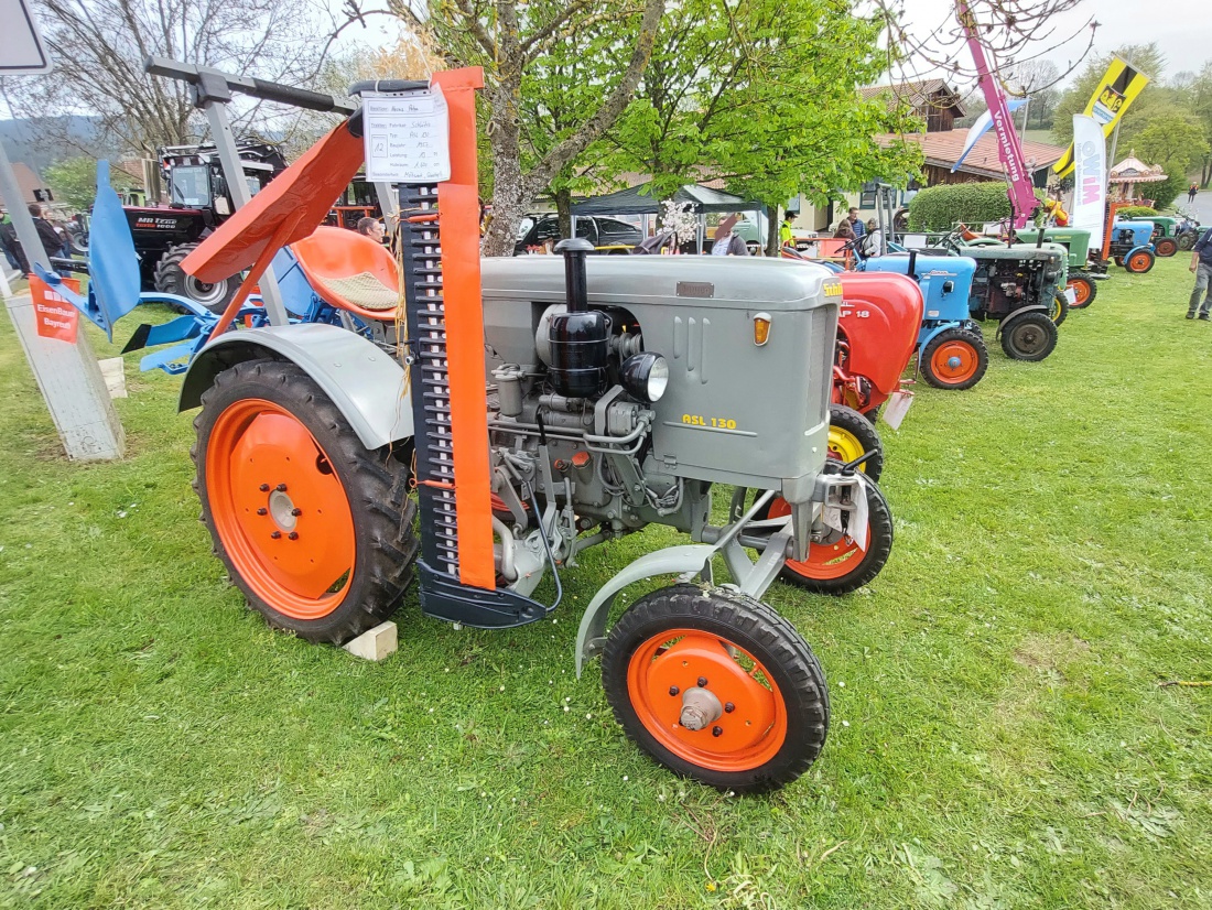 Foto: Martin Zehrer - Bulldogtreffen in Kirchenpingarten am 7. Mai 2023.<br />
Über 300 Bulldog waren da, die Zuschauer genossen dieses best organisierte Fest.<br />
Es gab unglaublich viele historische 