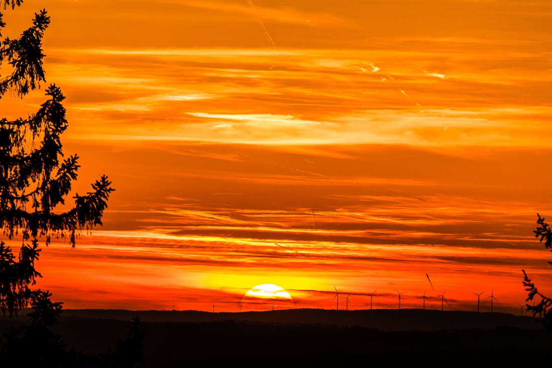 Foto: Martin Zehrer - Gleich bin ich weg!<br />
<br />
Faszinierender Sonnenuntergang hinterm Kemnather-Land ;-) Was für ein Frühlingstag geht da zu Ende... <br />
6. April 2018 - Von Godas aus gesehen! 