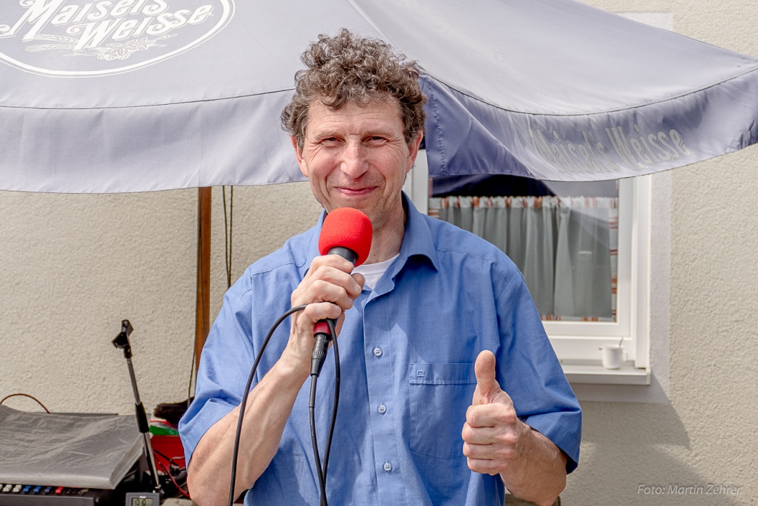 Foto: Martin Zehrer - Bulldogtreffen Kirchenpingarten: <br />
Bester Moderator... hat gut Stimmung auf den Platz gebracht :-) 