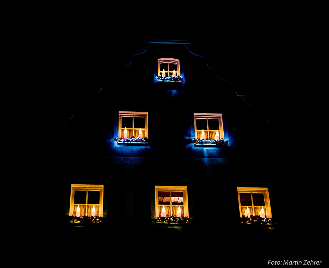 Foto: Martin Zehrer - Nachts in Kemnath... erinnert mich an einen Advents-Kalender ;-) 