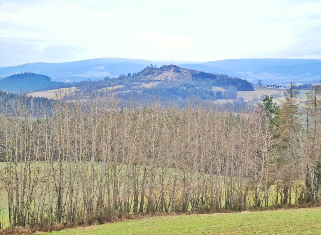 Foto: Jennifer Müller - Neujahrs-Spaziergang in Albenreuth. So ein wunderschönes Fleckchen Erde!<br />
Und ein toller Blick auf den Schloßberg.  