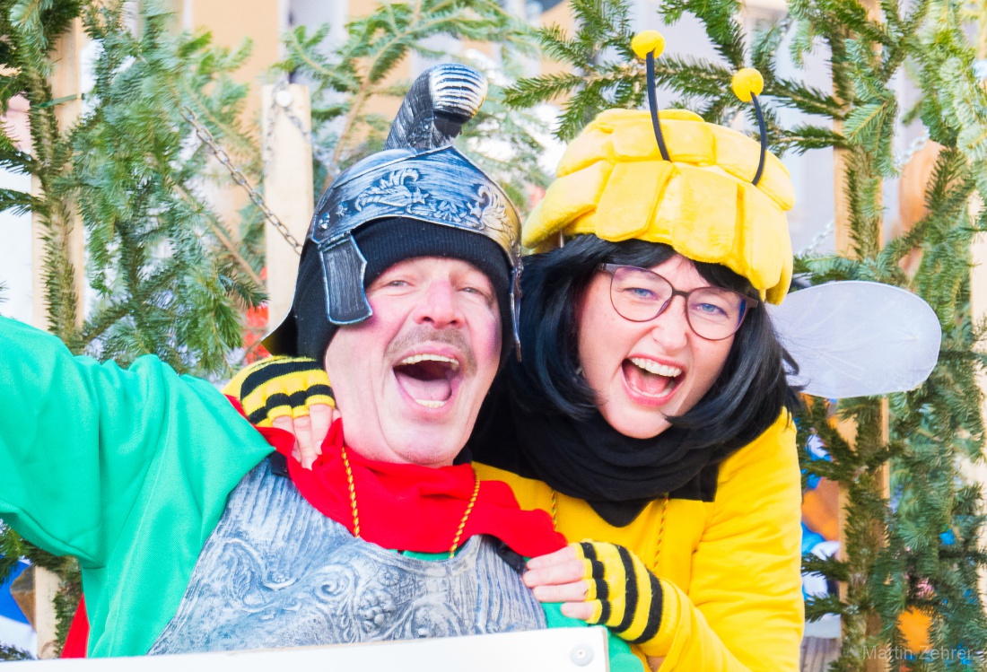 Faschingszug durch Waldeck 2026 - WCV Helau!!!

Am 15. Februar 2026 war es wieder soweit. Tausende Besucher jubelten den Narren zu, das Wetter wurde wie bestellt, wunderschön. Die Sonne strahlte und alle Menschen waren voller Faschings-Laune. WCV Helau!!!!
