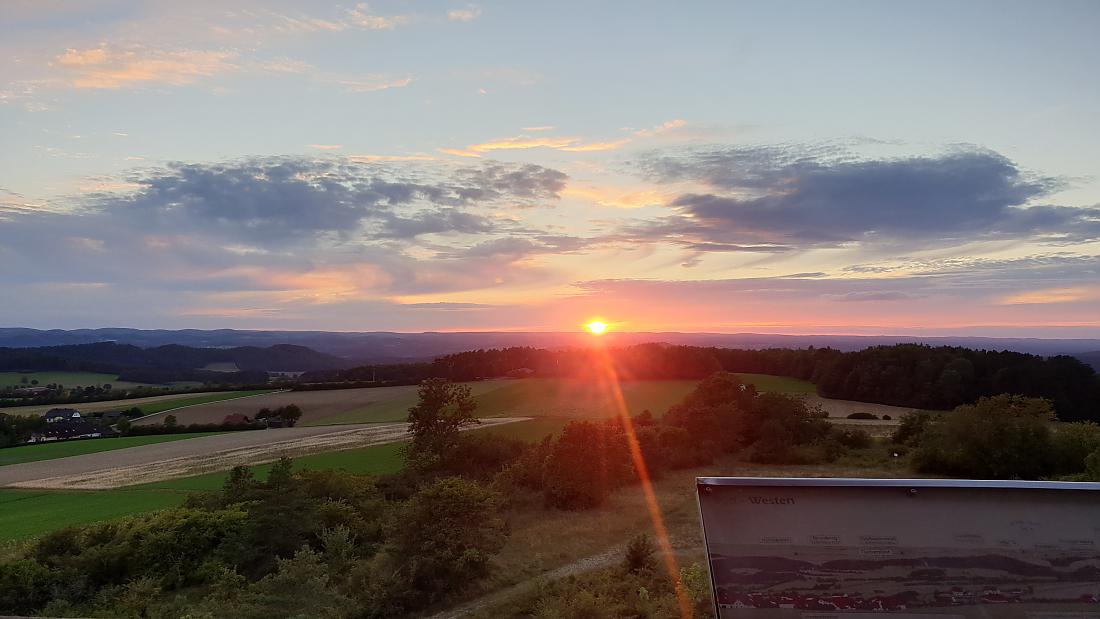 Foto: Martin Zehrer - Sonnenuntergang vom Aussichtsturm auf der Hohenmirsberger Platte aus... gigantische Ruhe... 
