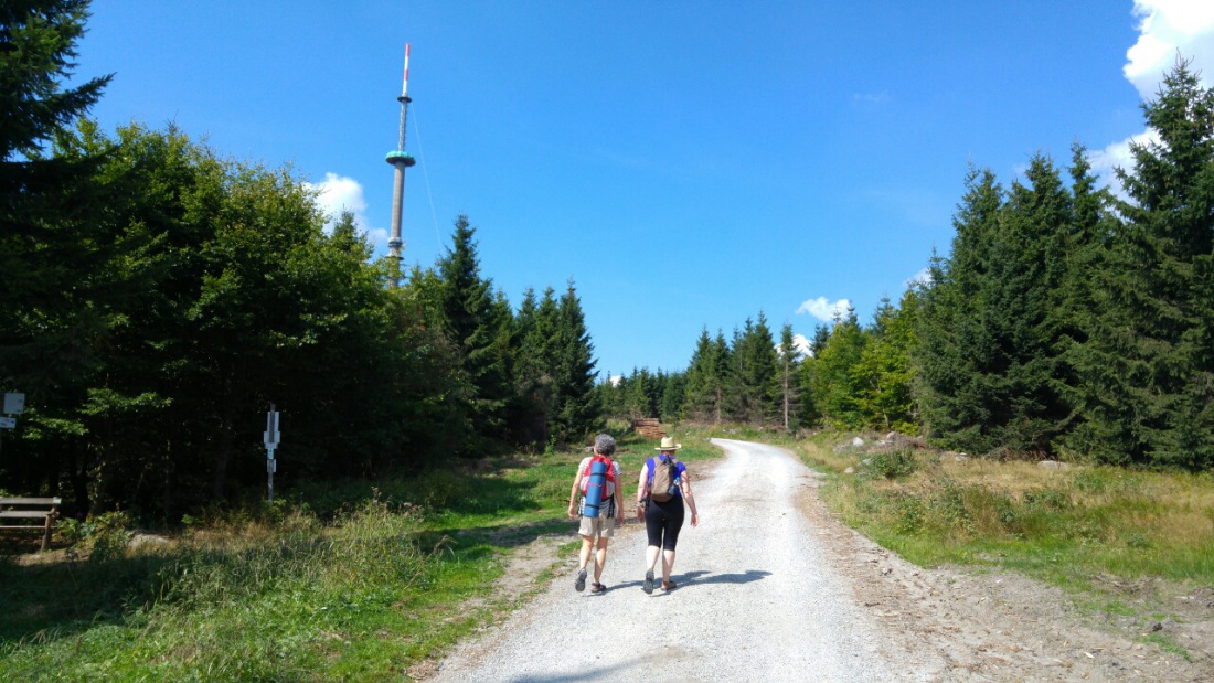 Foto: Martin Zehrer - Kurz vorm Ochsenkopf-Gipfel... Wanderer vor mir... Nur noch wenige Meter treten... 
