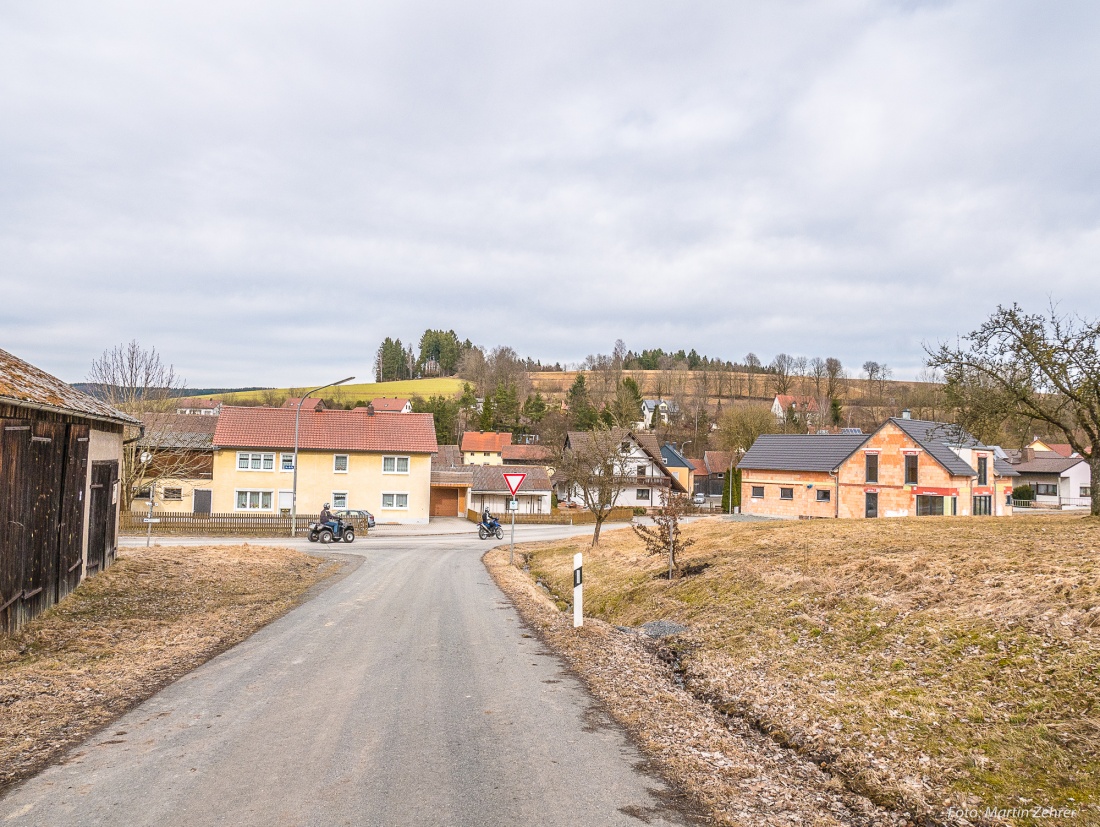 Foto: Martin Zehrer - Blick auf das Dorf Atzmannsberg, wenn man vom Kusch runter ins Dorf fährt... 
