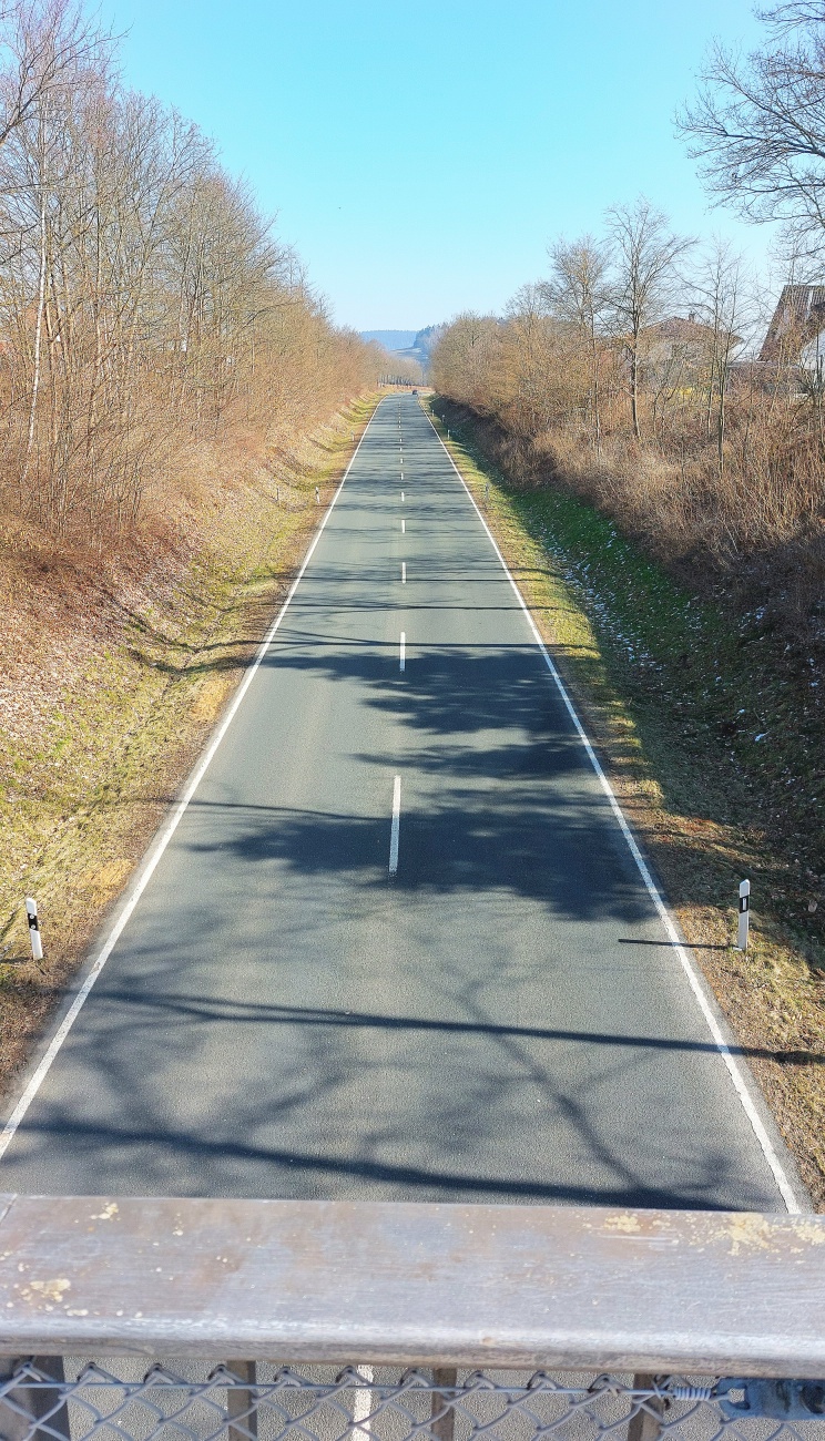 Foto: Martin Zehrer - Leere Straße in Richtung Schönreuth... 