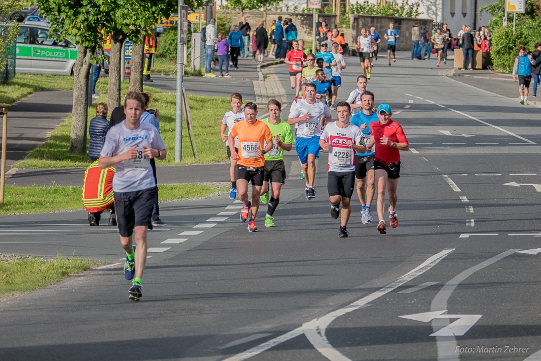 Foto: Martin Zehrer - Nofi-Lauf 2017: Start am Stadtplatz und Ziel beim Siemens... 5,9 Kilometer durch Kemnath und rund herum. Mehr als 8000 Teilnehmer fanden sich in Kemnath zusammen um die S 